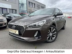 Braun Gebraucht 2017 Hyundai i30 Intro Edition Limousine | 8.990 € (Fairer Preis)