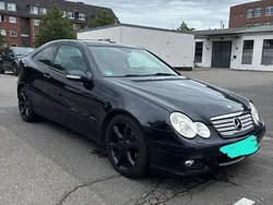 Schwarz Gebraucht 2006 Mercedes 220 Sport Edition Coupé | 4.550 €