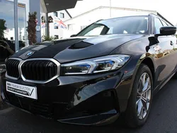 Schwarz ii/bonnet fluid black Gebraucht 2022 BMW 330 Sport Line Kombi | 29.599 € (Superpreis)