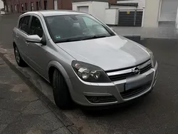 Grau Gebraucht 2005 Opel Astra Limousine | 2.100 € (Guter Preis)