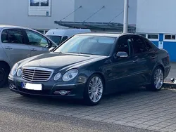 Grau Gebraucht 2008 Mercedes E350 Avantgarde Limousine | 11.300 €