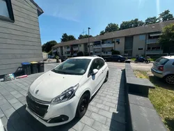 Weiß Gebraucht 2017 Peugeot 208 Kleinwagen | 7.100 € (Fairer Preis)
