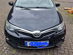 Schwarz Gebraucht 2016 Toyota Auris Kombi | 9.600 € (Fairer Preis)
