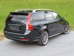 Schwarz metallic Gebraucht 2008 Volvo V50 Summum Kombi | 8.700 €