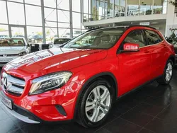 Rot Gebraucht 2014 Mercedes GLA200 Style SUV | 15.399 € (Fairer Preis)