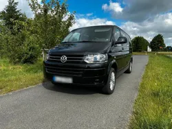 Schwarz Gebraucht 2015 VW Caravelle Van / Kleinbus | 26.000 €
