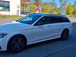 Weiß Gebraucht 2021 Mercedes E300 AMG line Plus Kombi | 29.950 € (Fairer Preis)