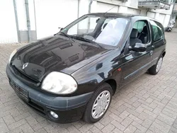 Schwarz Gebraucht 2001 Renault Clio II Basis Limousine | 950 € (Superpreis)