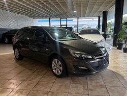 Grau Gebraucht 2014 Opel Astra Edition Kombi | 3.900 € (Fairer Preis)