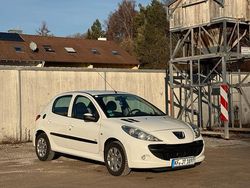 Weiß Gebraucht 2011 Peugeot 206+ Kleinwagen | 2.850 € (Fairer Preis)