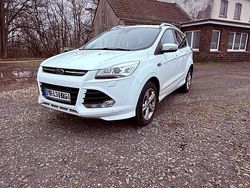 Weiß Gebraucht 2015 Ford Kuga Individual SUV | 9.599 € (Fairer Preis)