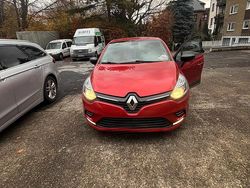 Rot Gebraucht 2017 Renault Clio IV Kleinwagen | 8.200 €