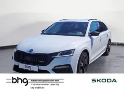 Moonweiß perleffekt/moonweis Gebraucht 2022 Skoda Octavia RS Kombi | 31.430 € (Fairer Preis)