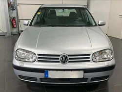 Grau Gebraucht 2002 VW Golf IV Limousine | 3.122 € (Etwas zu teuer)