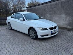 Weiß Gebraucht 2009 BMW 320 Coupé | 7.600 € (Fairer Preis)