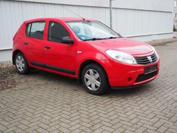 Rot Gebraucht 2009 Dacia Sandero Kombi | 2.990 € (Fairer Preis)