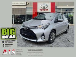 Platinsilber metallic Gebraucht 2016 Toyota Yaris Edition-S Kleinwagen | 9.990 € (Fairer Preis)