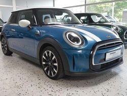 Island blue metallic Gebraucht 2023 Mini Cooper Classic Kleinwagen | 23.950 € (Fairer Preis)