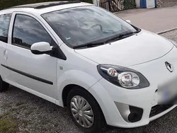 Weiß Gebraucht 2011 Renault Twingo Kleinwagen | 2.750 €