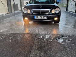 Schwarz Gebraucht 2001 Mercedes C320 Avantgarde Limousine | 8.500 €