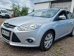 Silber Gebraucht 2011 Ford Focus Trend Limousine | 2.900 € (Guter Preis)