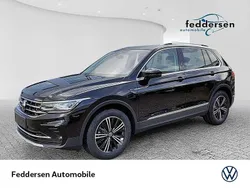Deep black perleffekt (metallic) Gebraucht 2023 VW Tiguan Elegance SUV | 31.789 € (Guter Preis)