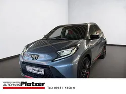 1k3)/ grey metallic (1g3) (grau Gebraucht 2023 Toyota Aygo Kleinwagen | 18.980 € (Fairer Preis)