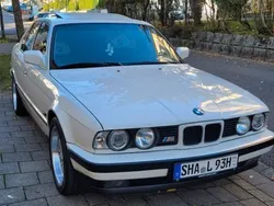 Weiß Gebraucht 1989 BMW 520 Limousine | 10.900 €