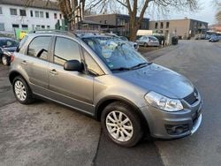 Grau Gebraucht 2012 Suzuki SX4 Style SUV | 10.450 € (Etwas zu teuer)