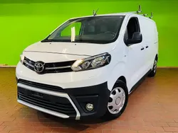 Weiß white Gebraucht 2018 Toyota Proace Van | 13.490 € (Superpreis)