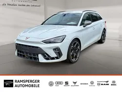 Weiß (glacial weiß metallic) Neu 2025 Cupra Leon VZ Kombi | 38.930 € (Superpreis)