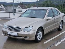 Gold Gebraucht 2001 Mercedes C200 Elegance Limousine | 7.250 €