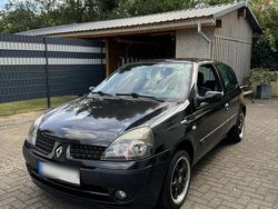 Schwarz Gebraucht 2004 Renault Clio II Kleinwagen | 2.000 €