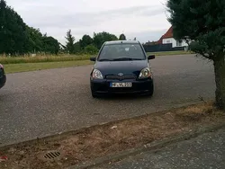 Blau Gebraucht 2002 Toyota Yaris Limousine | 1.990 €