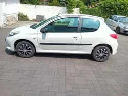 Weiß Gebraucht 2011 Peugeot 206+ Kleinwagen | 2.100 € (Guter Preis)