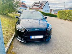 Schwarz Gebraucht 2017 Ford Focus ST Limousine | 14.500 € (Fairer Preis)