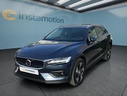 Blau Gebraucht 2021 Volvo V60 CC Kombi | 31.649 € (Fairer Preis)