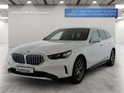 Weiß Gebraucht 2024 BMW 520 Comfort Edition Kombi | 51.880 € (Guter Preis)