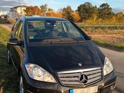 Schwarz Gebraucht 2011 Mercedes A180 Avantgarde Limousine | 3.300 € (Superpreis)