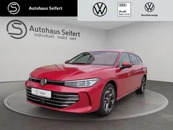 Rot Gebraucht 2024 VW Passat Elegance Limousine | 43.890 € (Guter Preis)