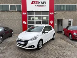 Weiß Gebraucht 2015 Peugeot 208 Active Kleinwagen | 5.990 € (Fairer Preis)
