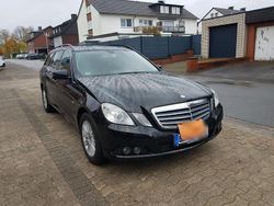 Schwarz Gebraucht 2011 Mercedes E200 Kombi | 14.000 € (Fairer Preis)