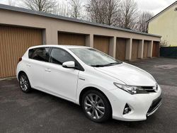 Weiß Gebraucht 2013 Toyota Auris Hybrid Kleinwagen | 11.300 € (Fairer Preis)