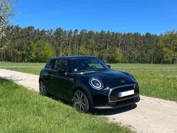 Schwarz Gebraucht 2021 Mini Cooper SE Classic Kleinwagen | 15.900 € (Guter Preis)