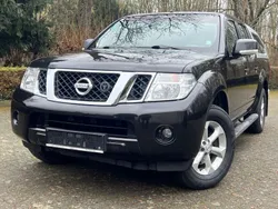 Schwarz Gebraucht 2011 Nissan Navara Abholung | 15.900 € (Teuer)