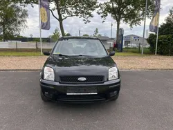 Schwarz Gebraucht 2002 Ford Fusion Limousine | 1.550 €