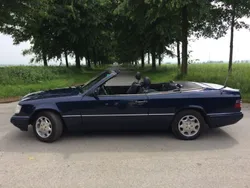 Blau Gebraucht 1995 Mercedes E200 Cabrio | 18.900 €