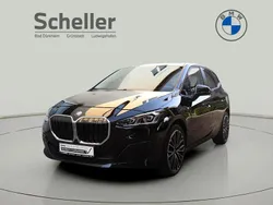 Schwarz ii/bonnet fluid black Gebraucht 2023 BMW 220 Active Tourer Van / Kleinbus | 29.900 € (Fairer Preis)