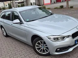 Grau Gebraucht 2017 BMW 320 Kombi | 17.650 € (Fairer Preis)