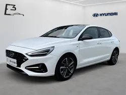 Weiß Gebraucht 2021 Hyundai i30 Edition 30+ Limousine | 19.990 € (Fairer Preis)
